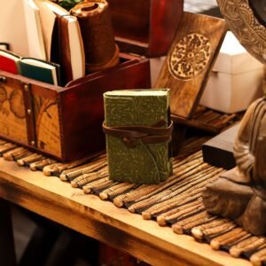 Cuaderno grueso de cuero con borde deckle – Patrón de laberinto verde – 12.7×8.9 cm