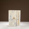 bG9jYWw6Ly9tZWRpYS85Si82Qy82MFIzMEMxSjY4UzM2QzlKL2QzOWYyZGJhLmpwZw.jpg Cuaderno de algodón azul mixto Lokta grande (15x12 cm) - 45 hojas
