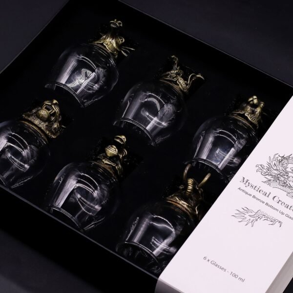 bG9jYWw6Ly9tZWRpYS9ISy9FQy82MFIzMEMxSjY0UktFQ0hLL2FhODQ0YzFiLmpwZw.jpg Set de regalo de 6 vasos (100 ml) - Criaturas Místicas - Bronce Antiguo